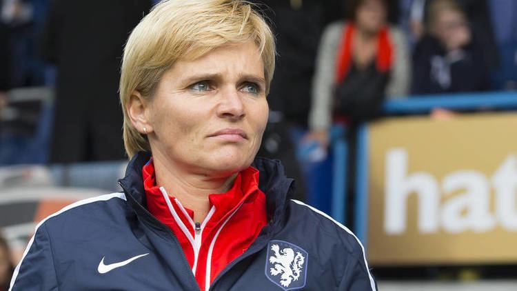 Sarina Wiegman Primeur in Nederlands voetbal een vrouw op de bank NOS
