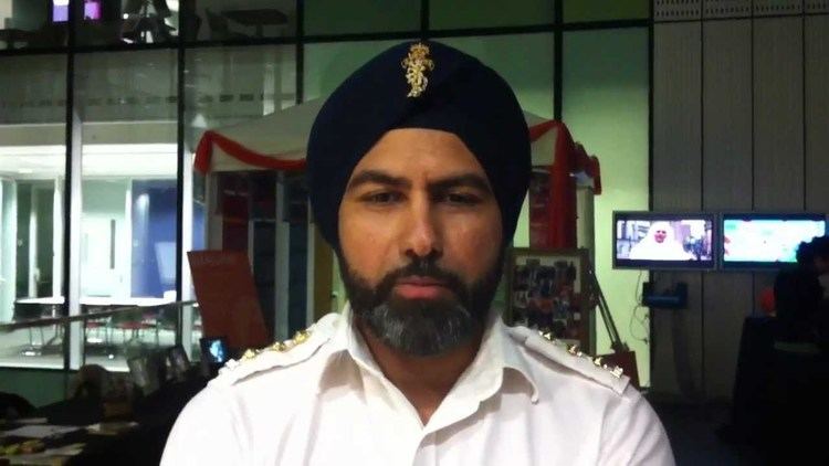 Sartaj Singh Captain Sartaj Singh Gogna REME discusses wearing his Tur YouTube