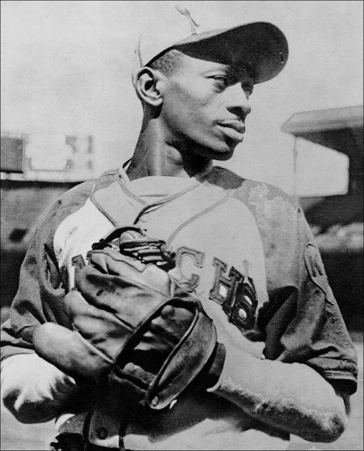 1942 Negro Leagues World Series Bobblehead featuring Satchel Paige, Josh  Gibson unveiled