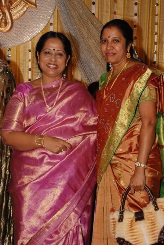 Sathyapriya Celebs at Sathyapriya Daughters Wedding Reception big
