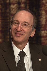 Saul Perlmutter httpsuploadwikimediaorgwikipediacommonsthu