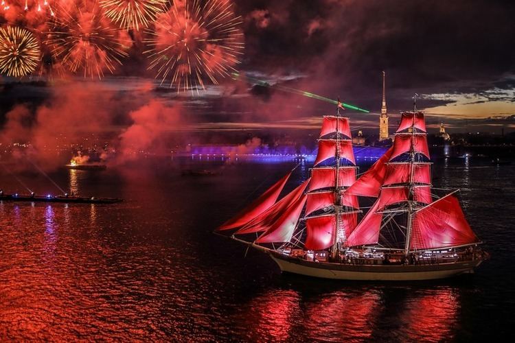 Scarlet Sails (tradition) Alye Parusa Scarlet Sails Theatrical performances and fireworks