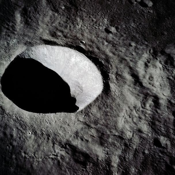 Schmidt (lunar crater)