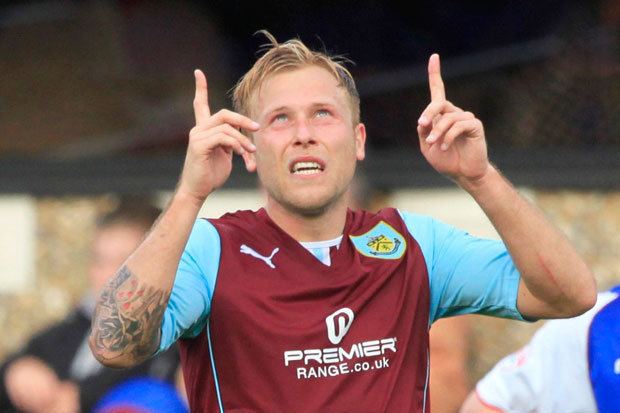 Scott Arfield Ipswich 0 Burnley 1 Scott Arfield kicks off Clarets