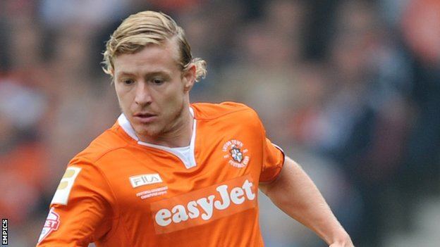 Scott Griffiths BBC Sport Scott Griffiths earns longer Luton Town deal