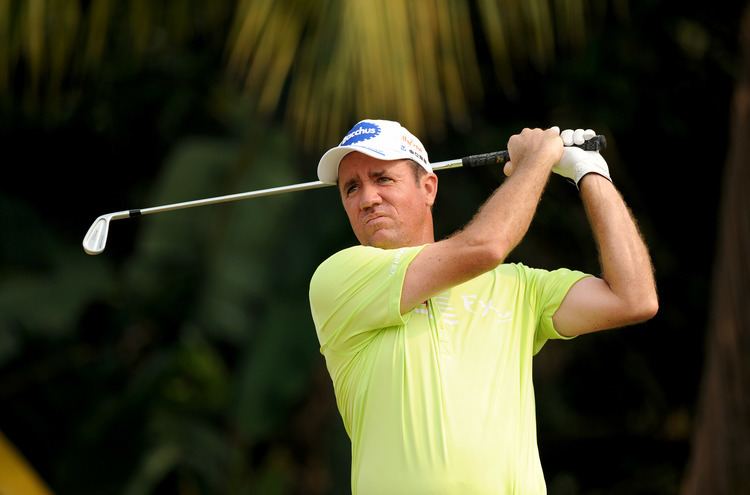 Scott Hend Hend defies gusty winds to lead Asian Tour