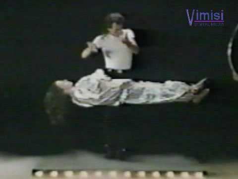 Scott Interrante Master magician Scott Interrante performs the levitation YouTube