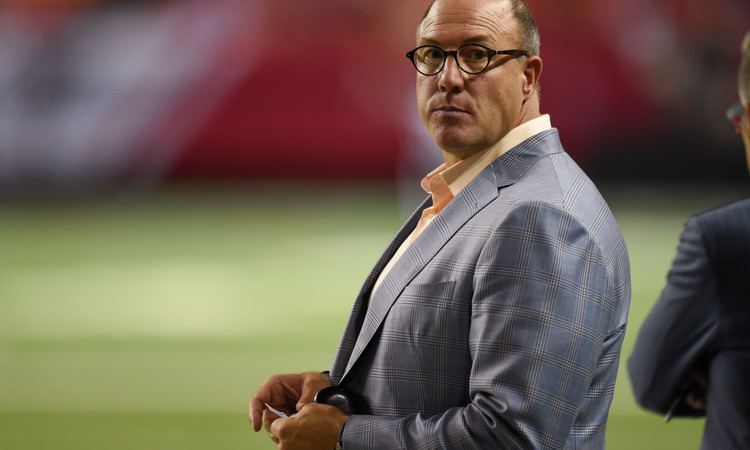 Scott Pioli Former Chiefs GM Scott Pioli spoke with Falcons coach about KC