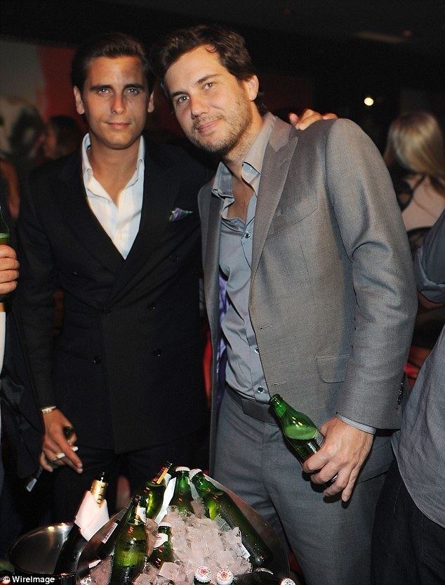 Scott Sartiano Scott Disick shares picture of Scott Sartiano cramped on