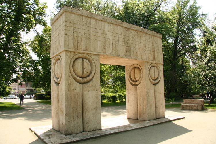 Sculptural Ensemble of Constantin Brâncuși at Târgu Jiu The Gate of Kiss part of the Sculptural Ensemble in Trgu Jiu