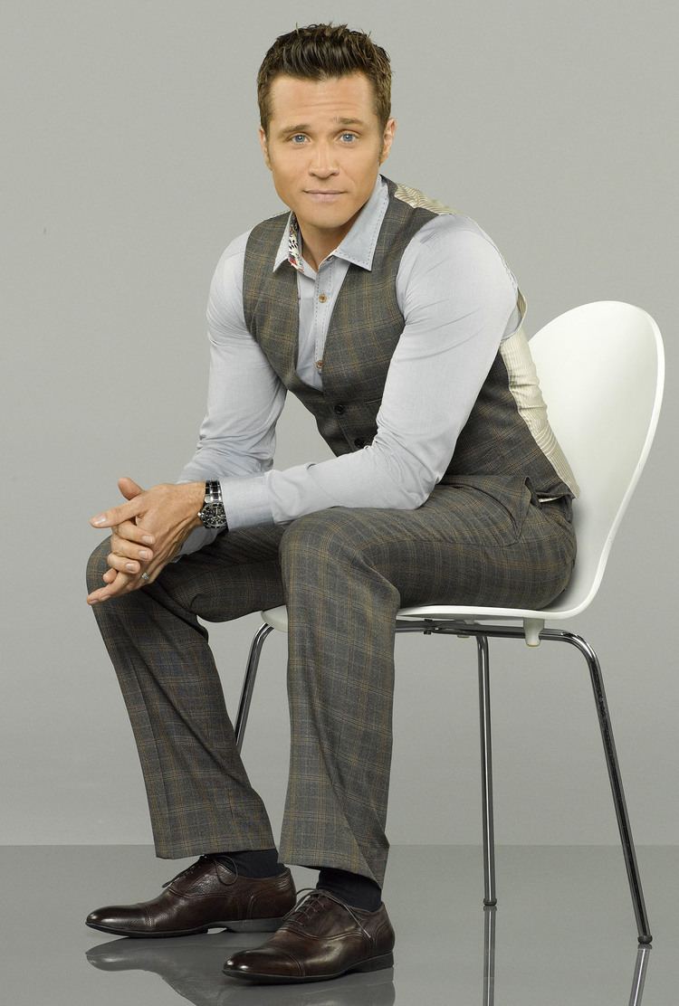 Seamus Dever Seamus Dever Talks Castle Becoming a More Confident Actor and More