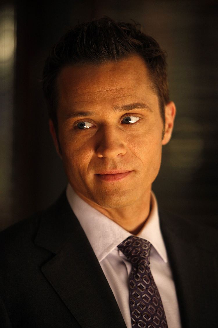 Seamus Dever SEAMUS DEVER Castle Chronicles