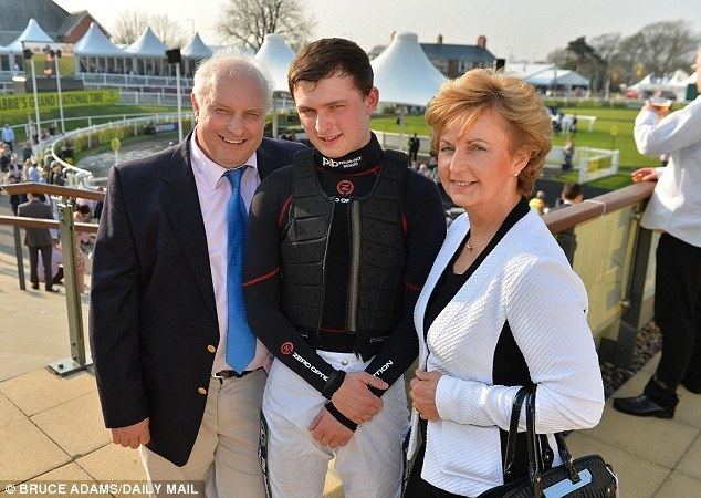 Sean Bowen Grand National 2015 Sean Bowen 17 out to beat his trainer Dad on