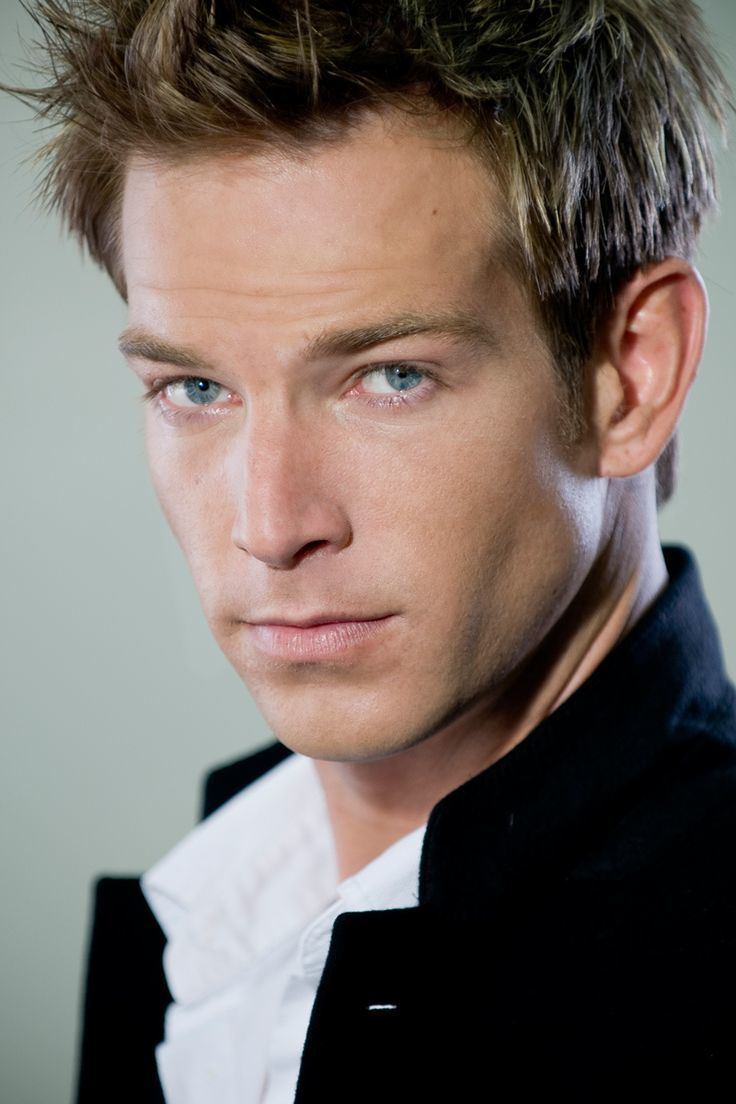 Sean Brosnan (actor) httpssmediacacheak0pinimgcom736xe429d9