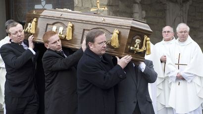 Sean Fallon (footballer) Celtic great Sean Fallon laid to rest at funeral requiem