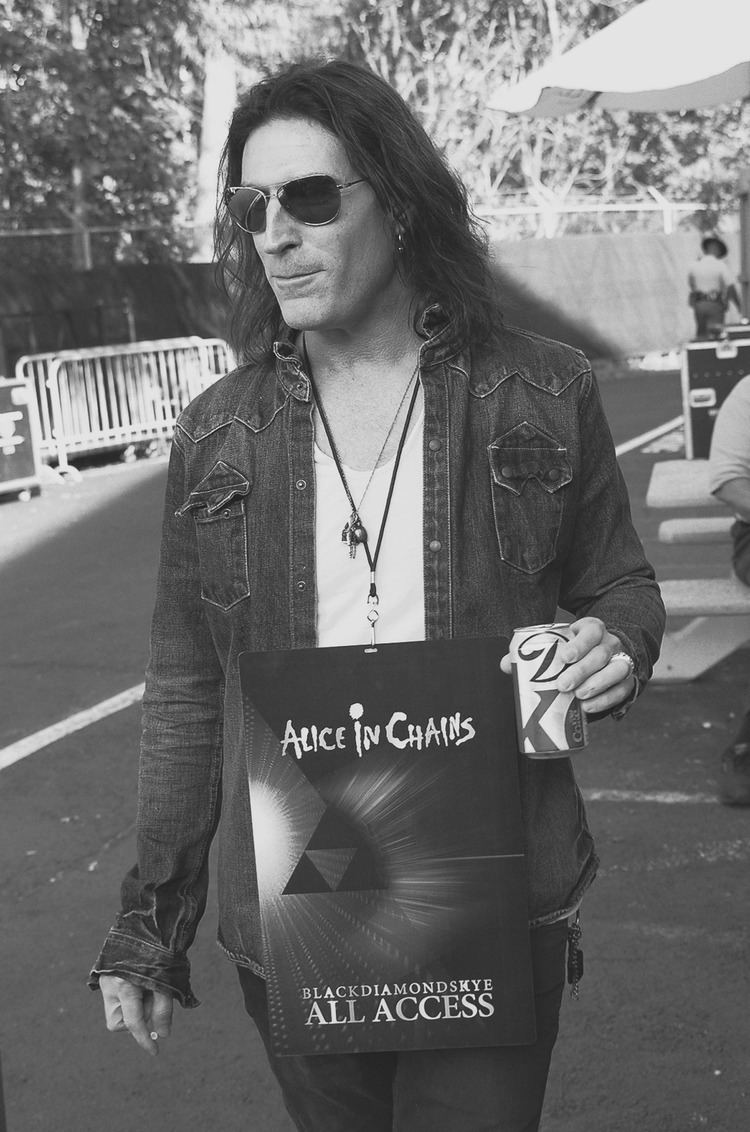 Sean Kinney EVERYBODY LOVES OUR TOWN Alice in Chains drummer Sean