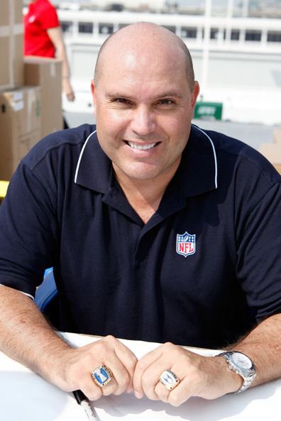 Sean Landeta Charitybuzz Dine with Former Philadelphia Eagles and New