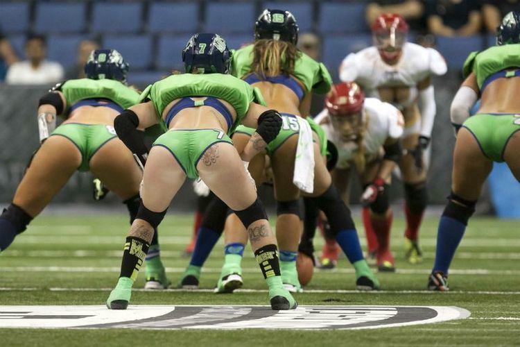 Seattle Mist players performing a hike against the opponent team