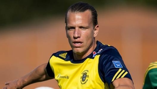 Sebastian Carlsén Fotbolltransferscom Sundsvall Brommapojkarna och rgryte jagar