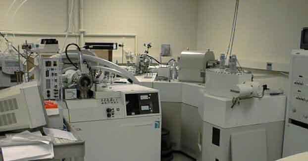 Sector mass spectrometer