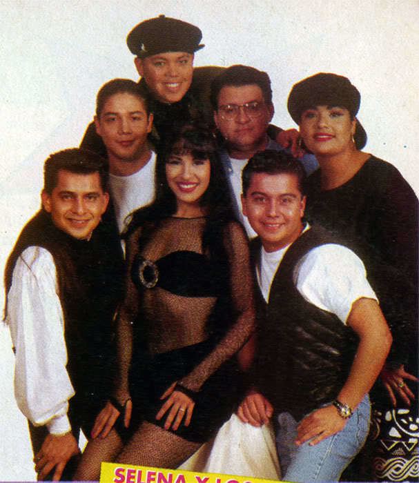 Selena y Los Dinos with her band, group picture