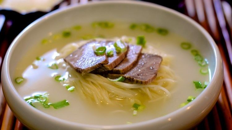 Seolleongtang How to Make Korean Bone Broth Soup Seolleongtang YouTube