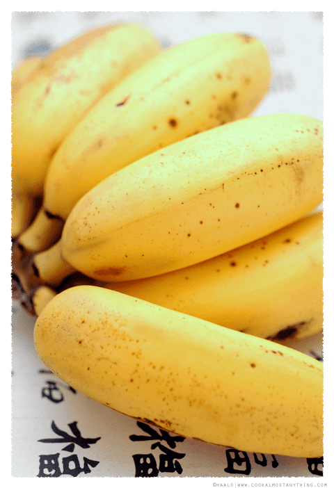 Yellow Señorita bananas on white cloth with Japanese letters