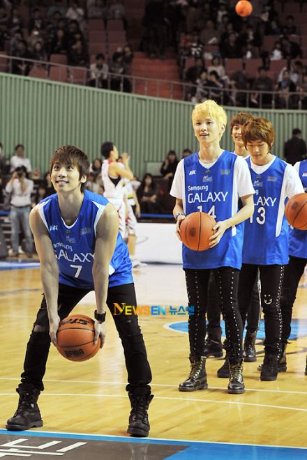 Seoul Samsung Thunders PICS 111016 SHINee at Seoul Samsung Thunders Basketball Game