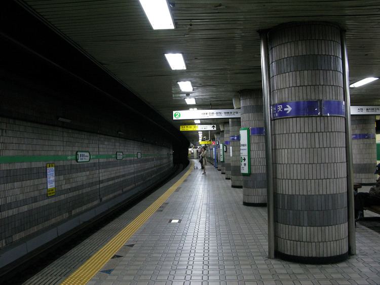 Seoul Subway Line 2 FileSeoulMetro Seoul Subway Line 2 Chungjeongno Stationjpg
