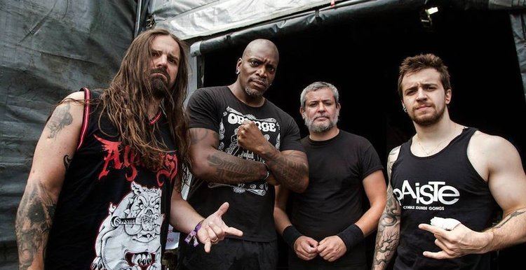 Sepultura I Am the Enemyquot Sepultura Debut New Song Live MetalSucks