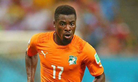 Serge Aurier Arsenal AGREE fiveyear deal with Serge Aurier despite