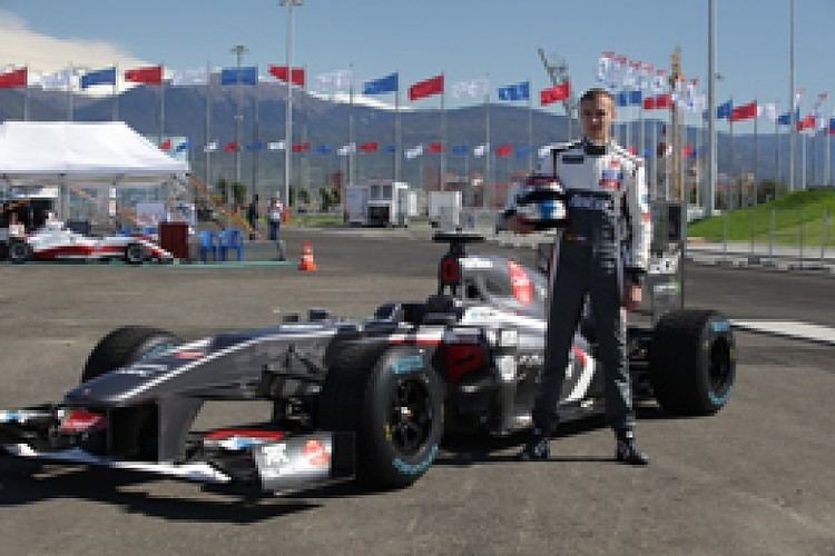 Sergey Sirotkin (racing driver) Sergey Sirotkin becomes Sauber F1 test driver for 2014 F1 Autosport