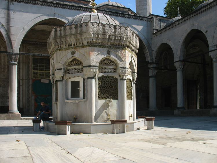 Shadirvan FileYeni valide mosque uskudar sadirvanjpg Wikimedia Commons