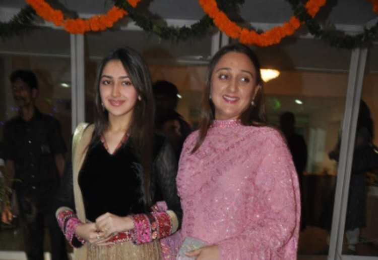 Shaheen Banu (right) with daughter Sayyeshaa (left)