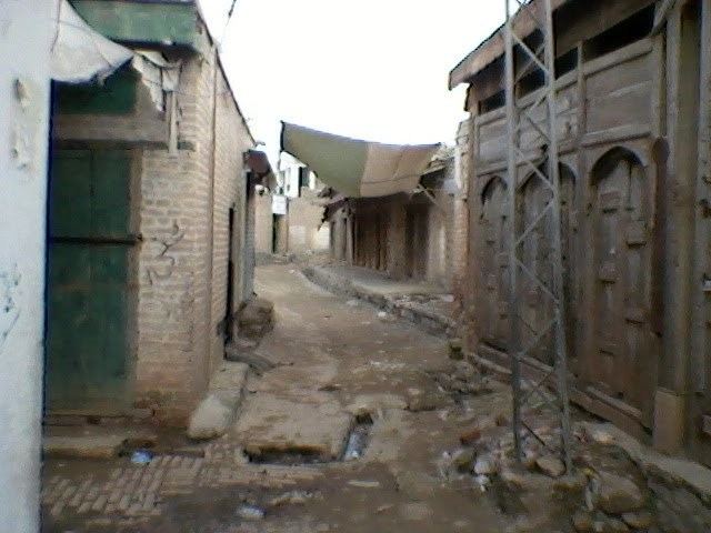 Shakardara Panoramio Photo of Old bazzar street Shakardara