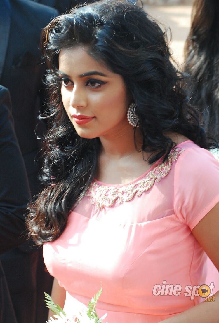 Shamna Kasim Poorna Shamna Kasim South hot actress photos pics