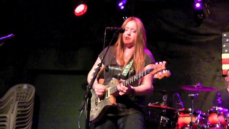 Shannon Curfman FAR AND IN BETWEEN3939 SHANNON CURFMAN BAND sept 2014