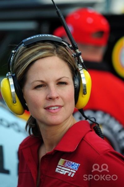 Fox sideline reporter Shannon Spake during the first half of an NFL football  game between the New your Giants and the Chicago Bears in Chicago, Sunday,  Nov. 24, 2019. (AP Photo/Paul Sancya