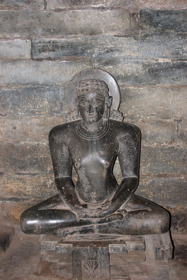 Shantinatha FileA sculpture in the Shantinatha basadi at HalebiduJPG