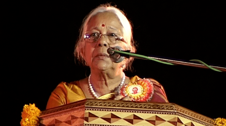 Shashikala Kakodkar Hundreds of people witness last rites of Goas only woman CM