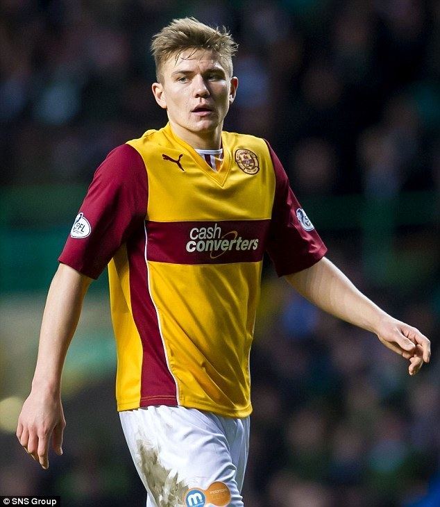 Shaun Hutchinson Shaun Hutchinson snubs Rangers to sign for Fulham from Motherwell on