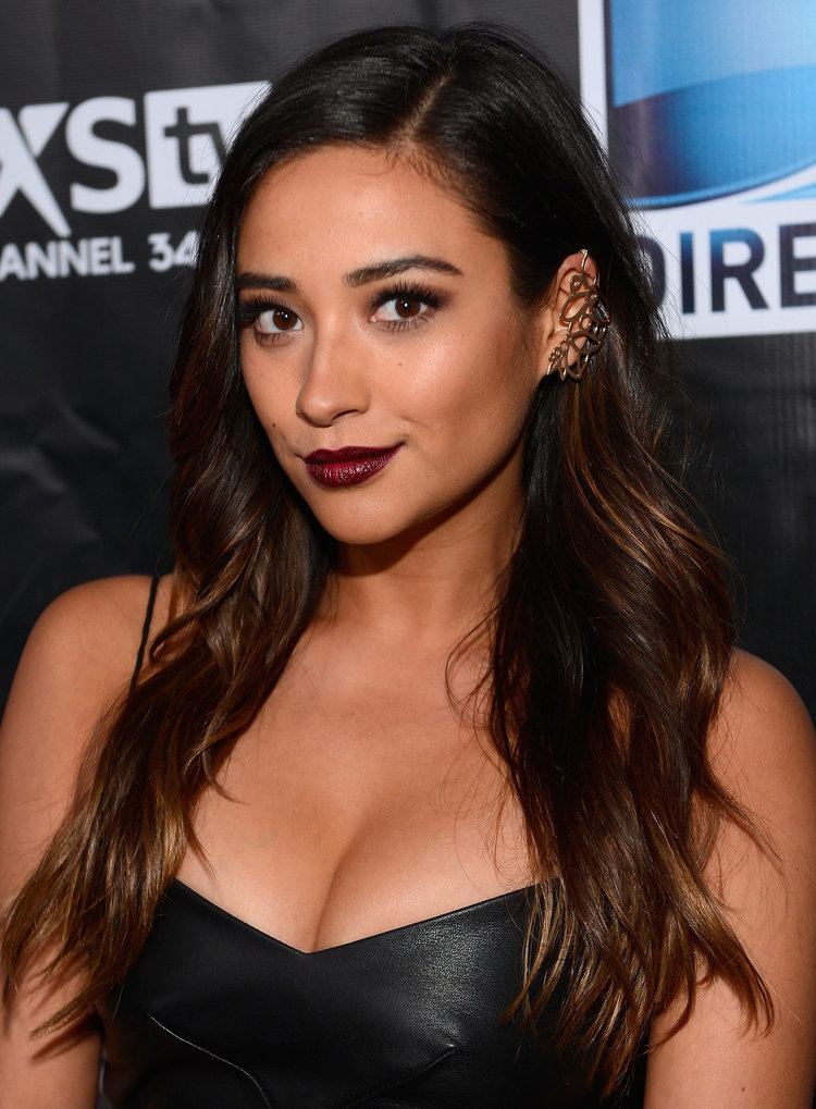 Shay Mitchell Shay Mitchell AListers Brought Sporty Beauty to the