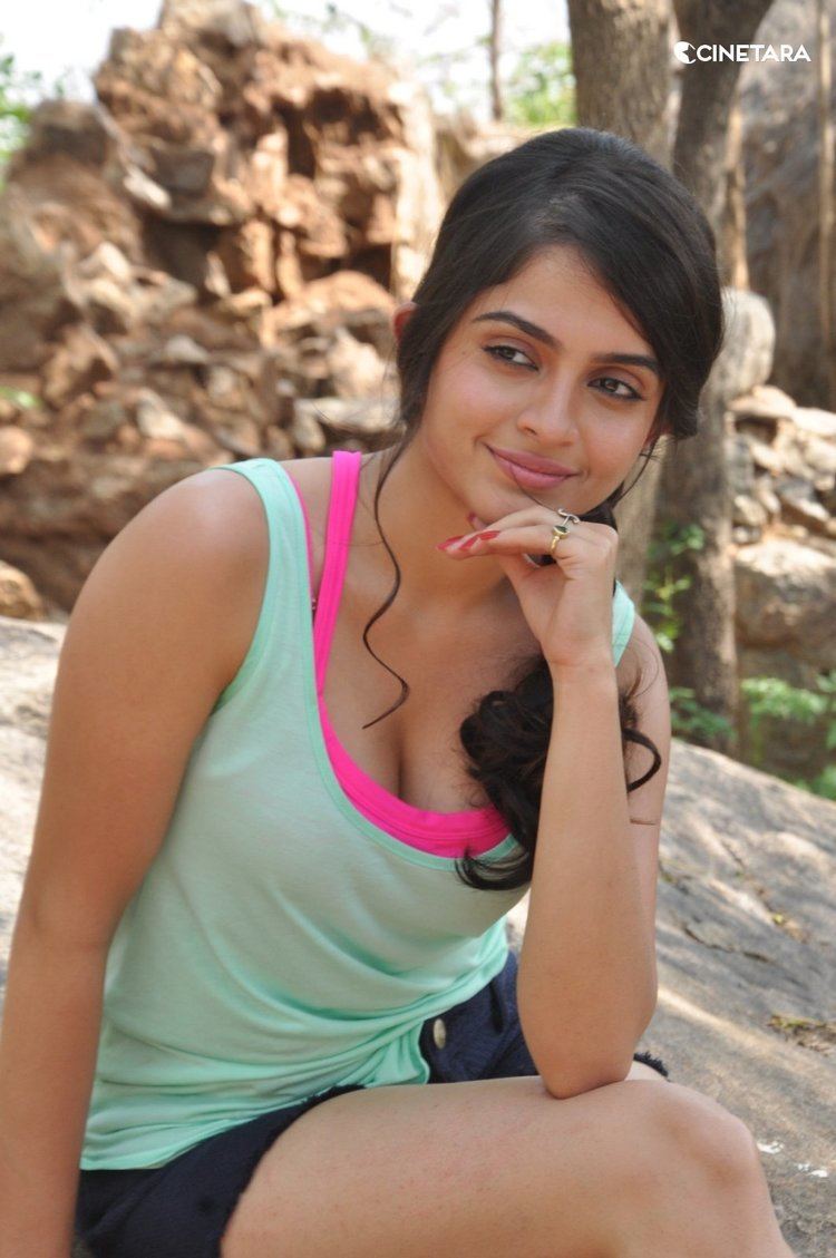 Sheena Shahabadi Sheena Shahabadi Spicy Stills Telugu Actress Sheena