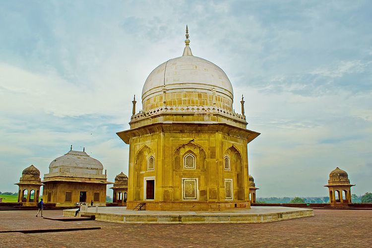 An image of an Indo-Islamic tomb