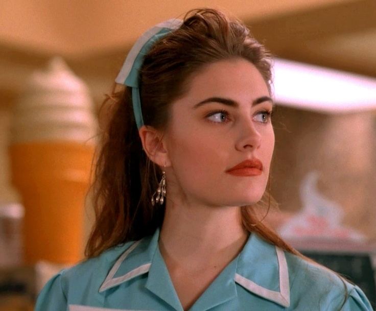 Shelly Johnson (Twin Peaks) Recreate 39Twin Peaks39 Beauty Looks Because These Women Were 3990s