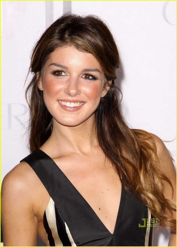 Shenae Grimes Shenae Grimes Whips It Good Photo 2255211 Shenae Grimes