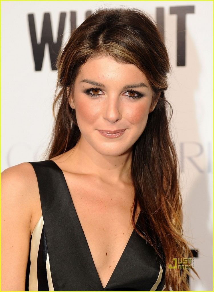 Shenae Grimes Shenae Grimes Whips It Good Photo 2255211 Shenae Grimes