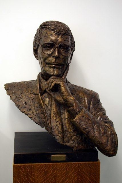 John Major sculpture by Shenda Amery