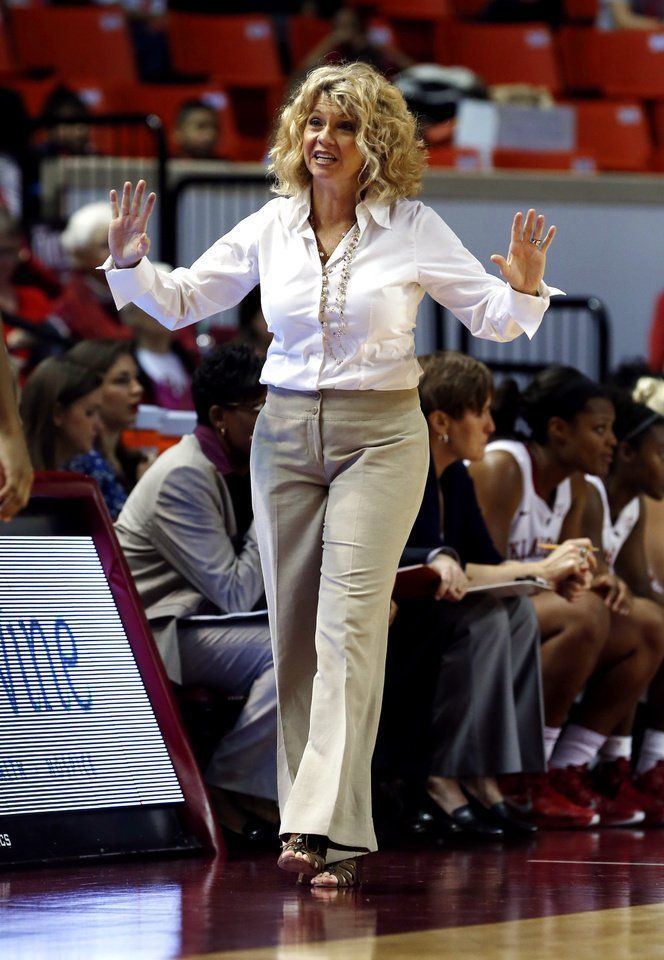 Sherri Coale REACTION Oklahoma Sooners head coach Sherri Coale reacts