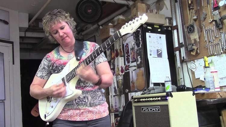 Sheryl Bailey Sheryl Bailey plays her new McCurdy guitar YouTube